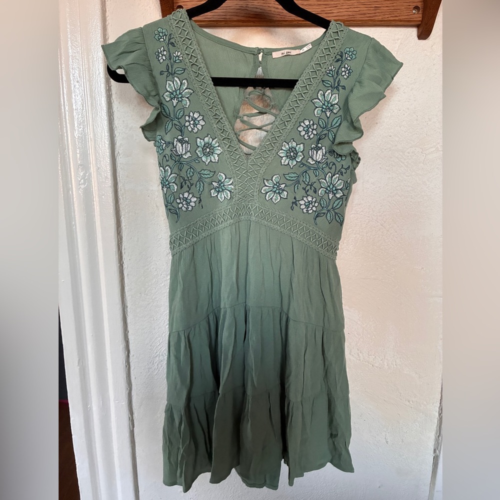 Francesca’s Mi Ami Green Floral Dress Size Medium